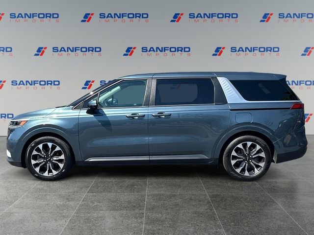 Used 2024 Kia Carnival EX FWD image 2