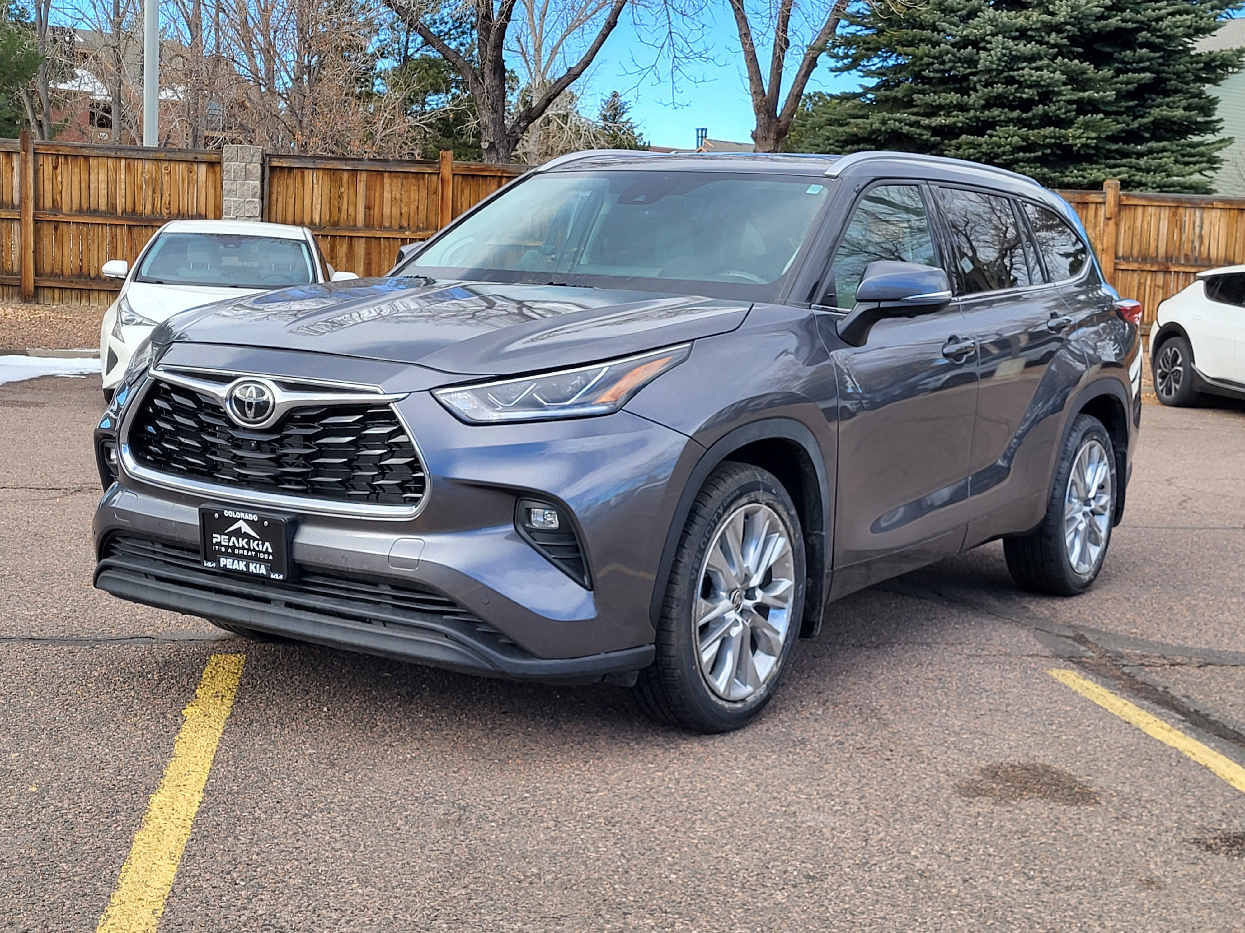 Used 2023 Toyota Highlander Limited image 4