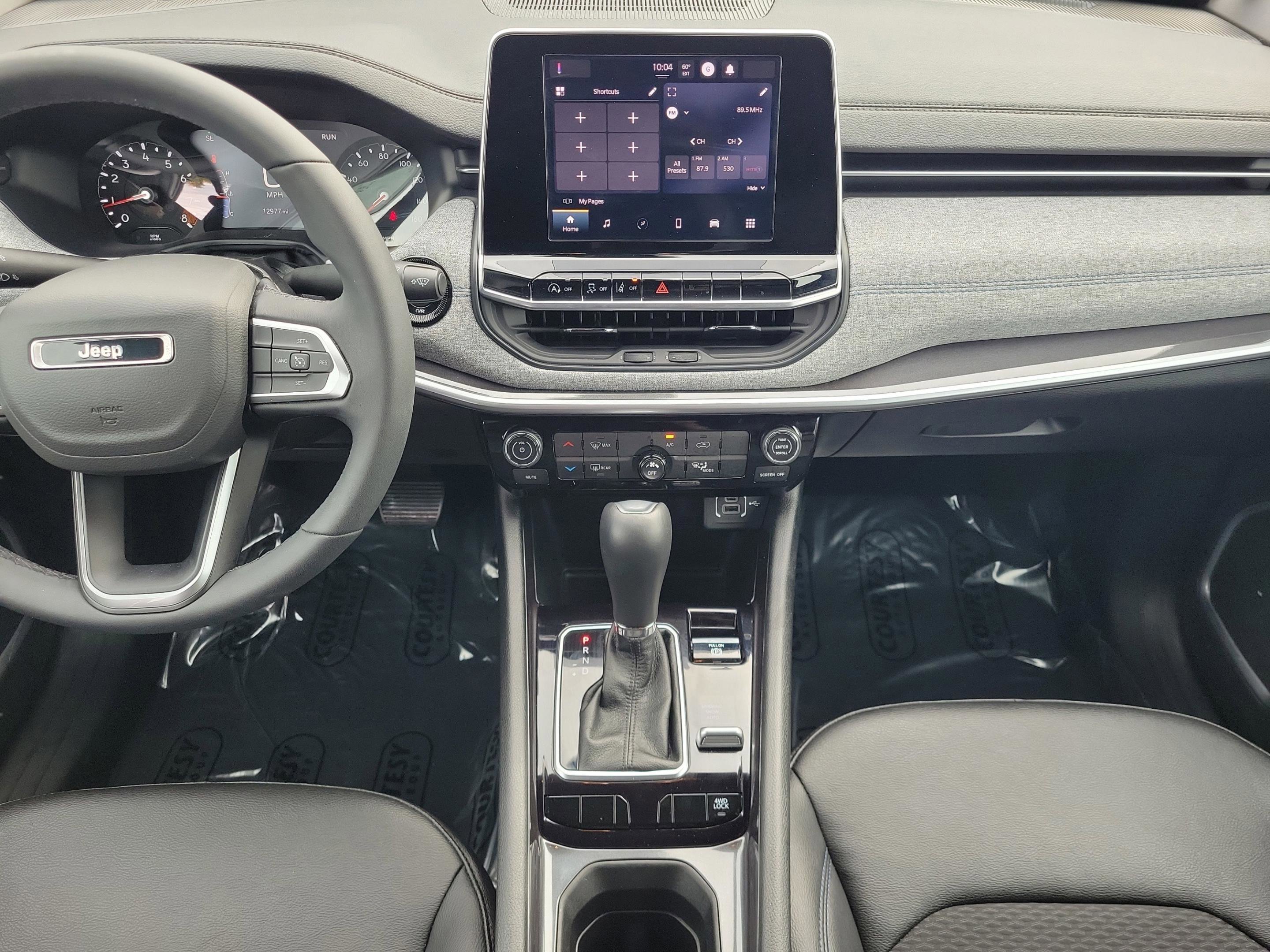 Used 2025 Jeep Compass Latitude image 14