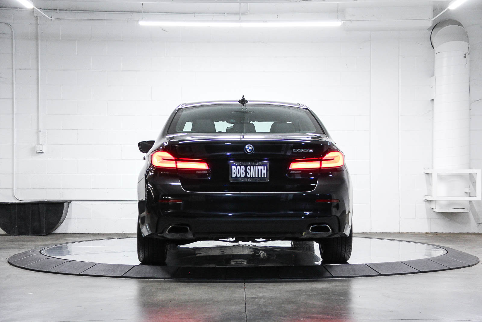 Certified 2023 BMW 530e w/ Premium Package RWD image 5