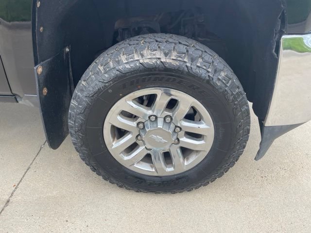 Used 2019 Chevrolet Silverado 3500 LT AWD/4WD image 2