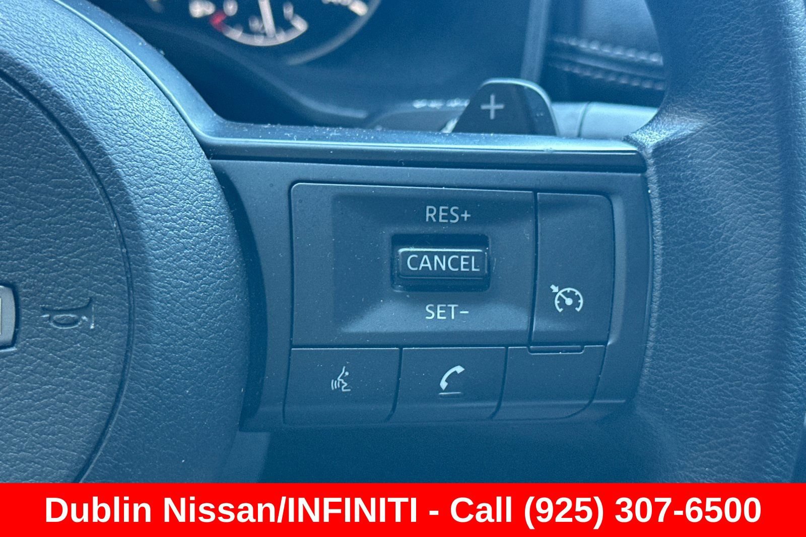 Used 2024 Nissan Rogue S FWD image 39