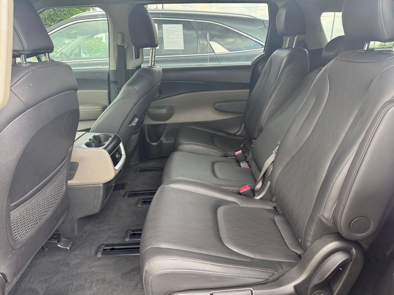 Used 2026 Kia Carnival FWD image 27