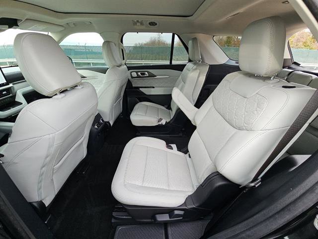 Used 2025 Ford Explorer Platinum w/ LUX Leather Package image 8