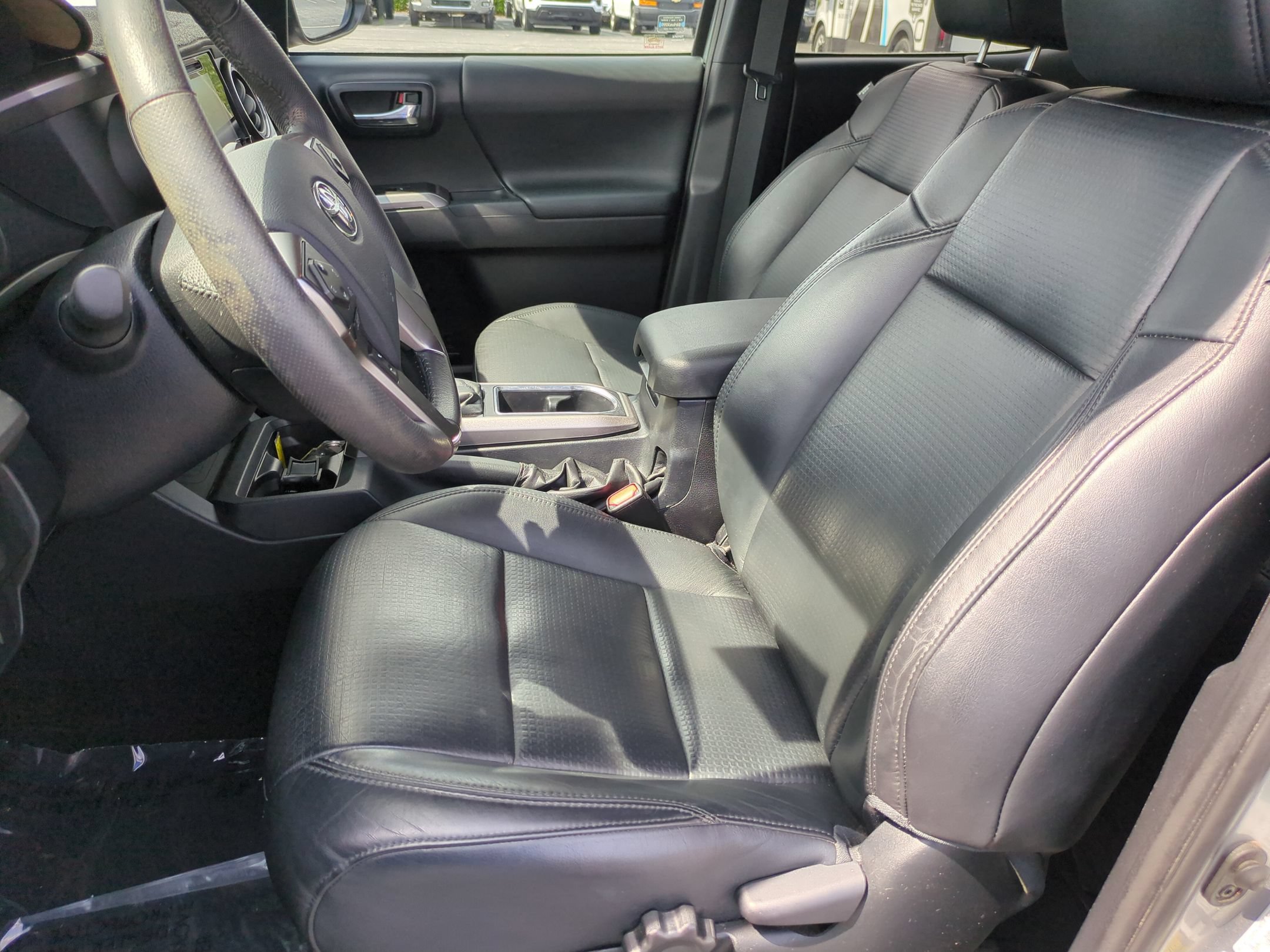Used 2019 Toyota Tacoma Limited AWD/4WD image 16