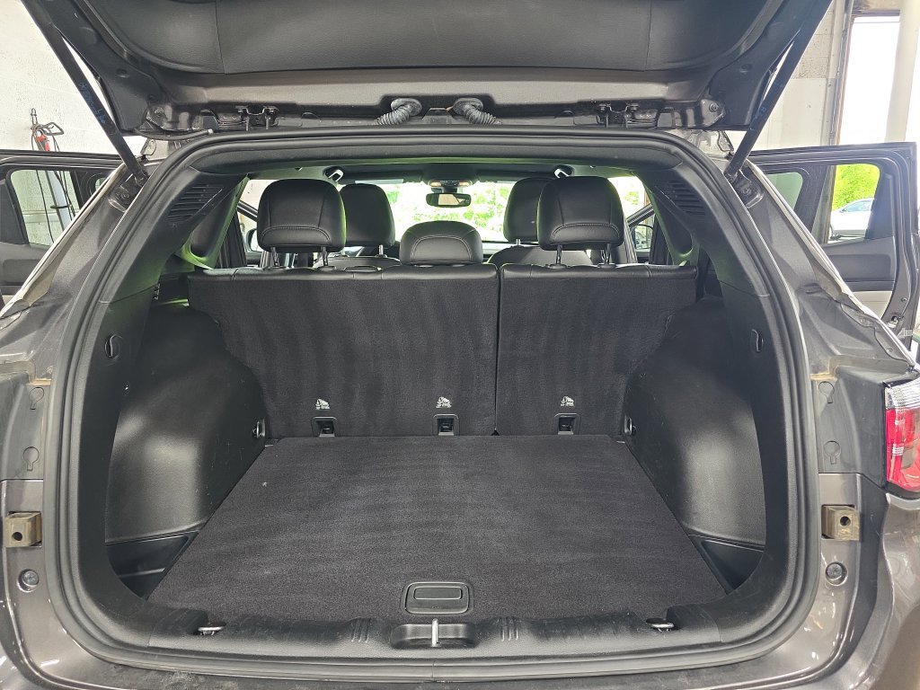 Used 2024 Jeep Compass Limited AWD/4WD image 12