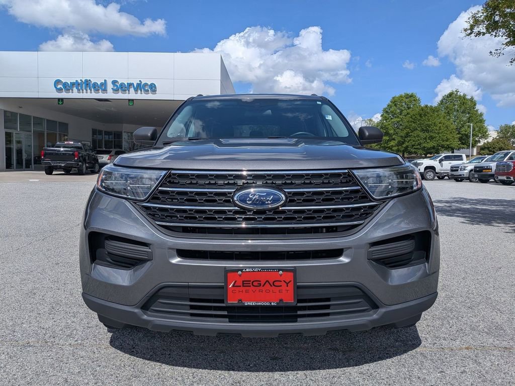 Used 2022 Ford Explorer XLT image 3