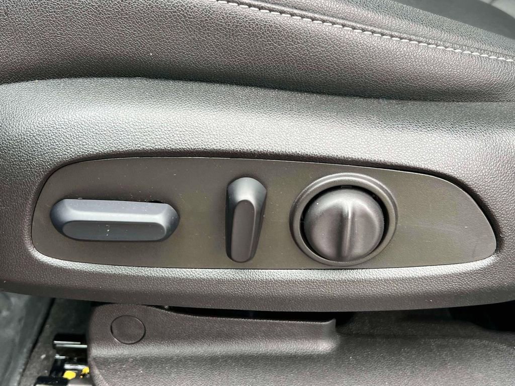 Used 2023 Chevrolet Blazer LT w/ LPO, Black Grille Bar Package AWD/4WD image 18