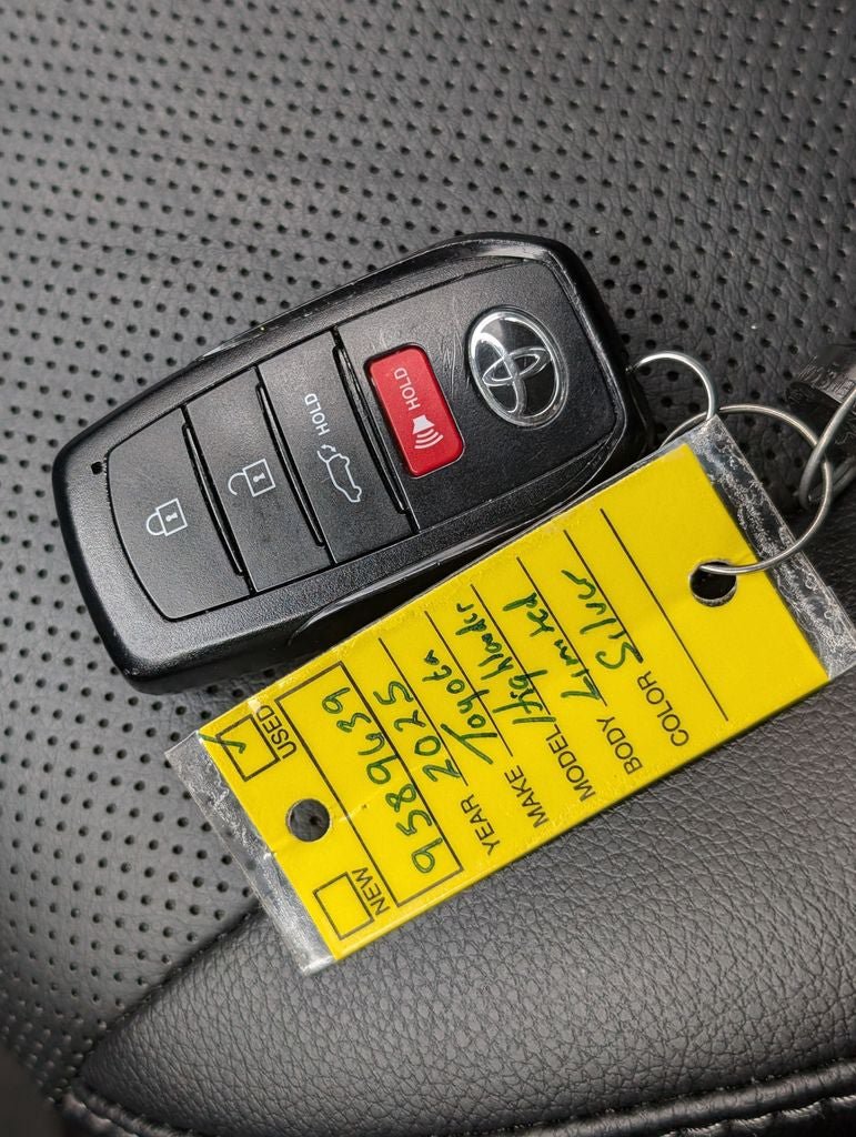 Certified 2025 Toyota Highlander Limited AWD/4WD image 37