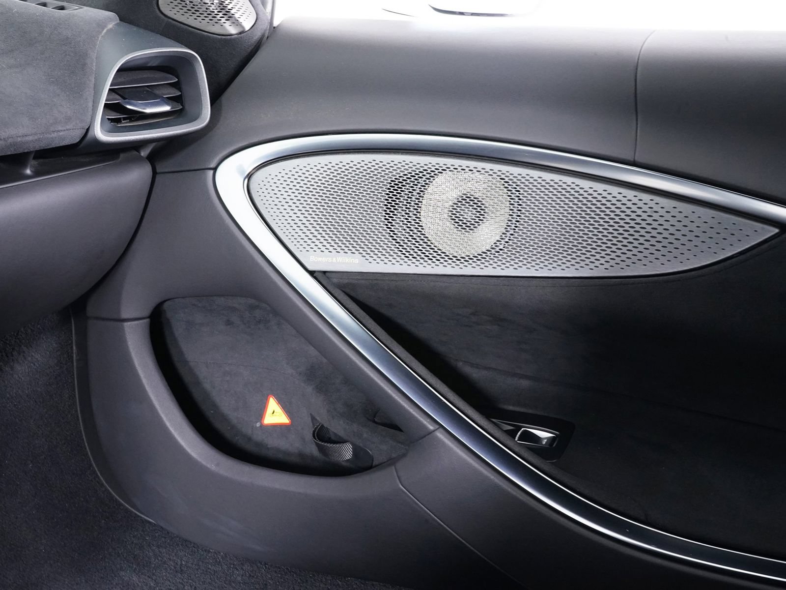 Used 2023 McLaren Artura RWD image 23