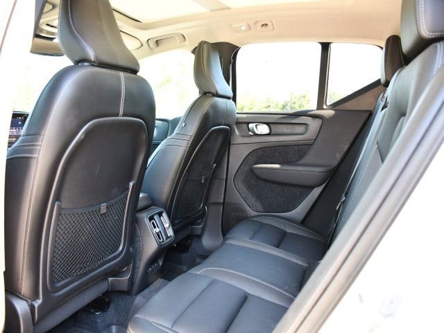 Used 2023 Volvo XC40 B5 Plus w/ Driver Assist Package AWD/4WD image 17