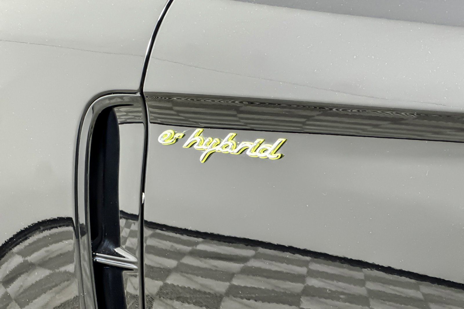 Used 2018 Porsche Panamera 4 image 26