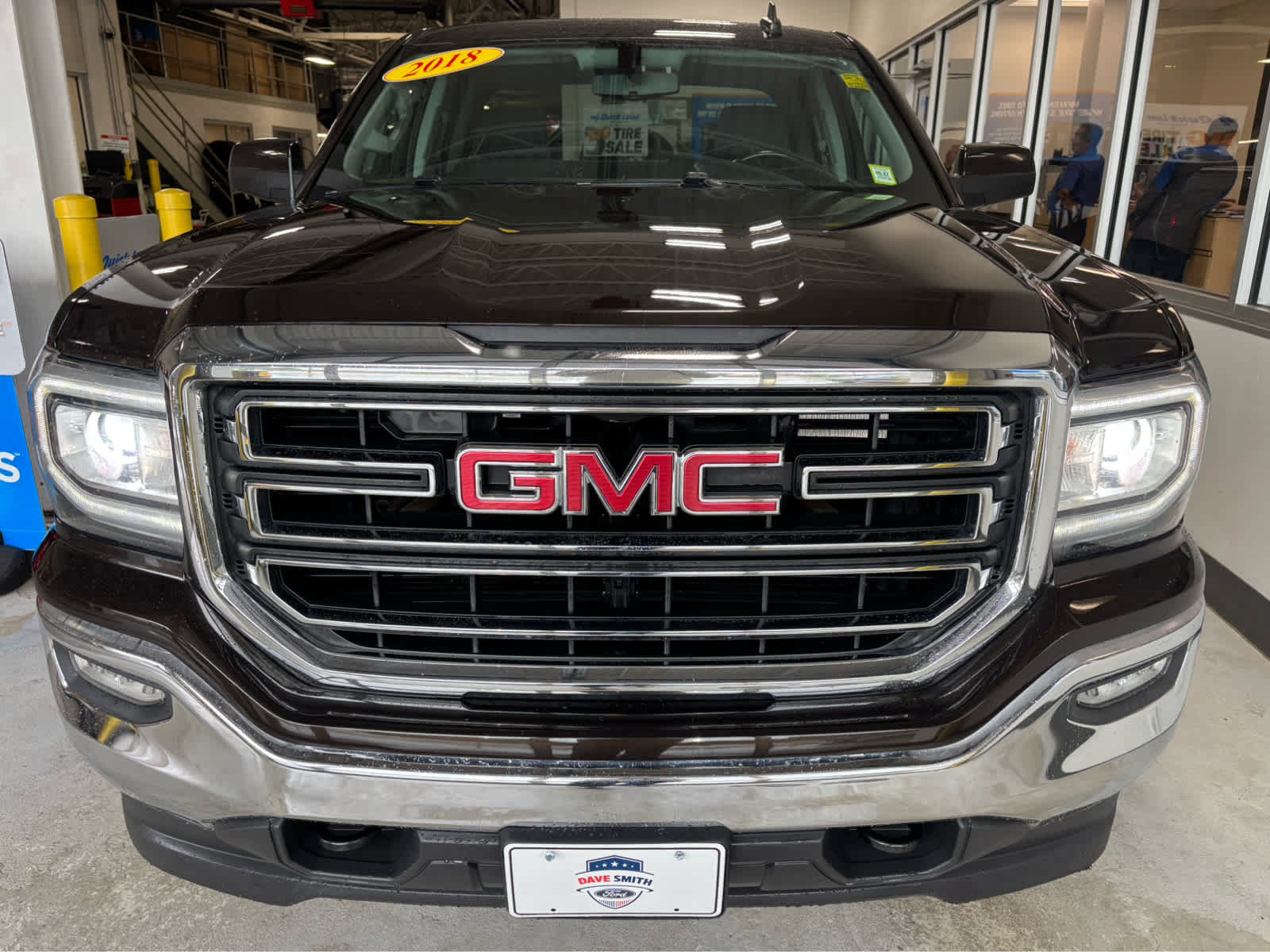 Used 2018 GMC Sierra 1500 SLE w/ SLE Value Package AWD/4WD image 3