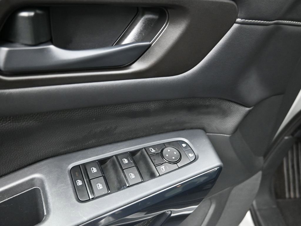 Certified 2024 Nissan Pathfinder SV image 12