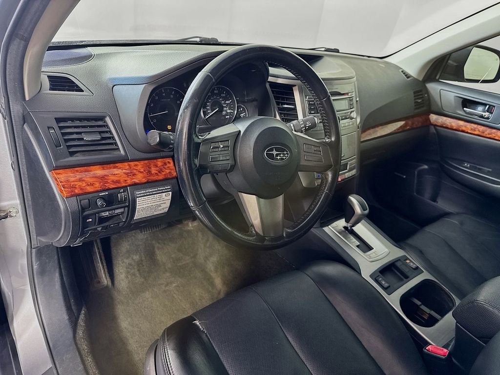 Used 2011 Subaru Outback 2.5i Limited image 9