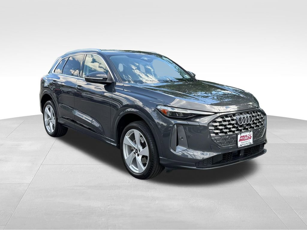 Used 2025 Audi Q5 Premium Plus w/ Premium Plus AWD/4WD image 3