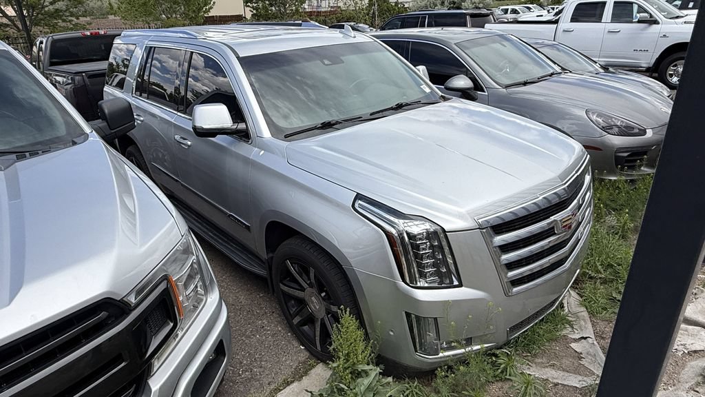 Used 2017 Cadillac Escalade Luxury AWD/4WD image 1