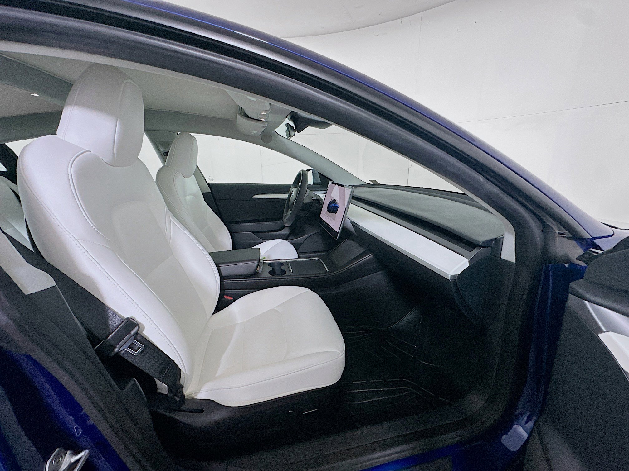 Used 2023 Tesla Model 3 Standard Range image 30