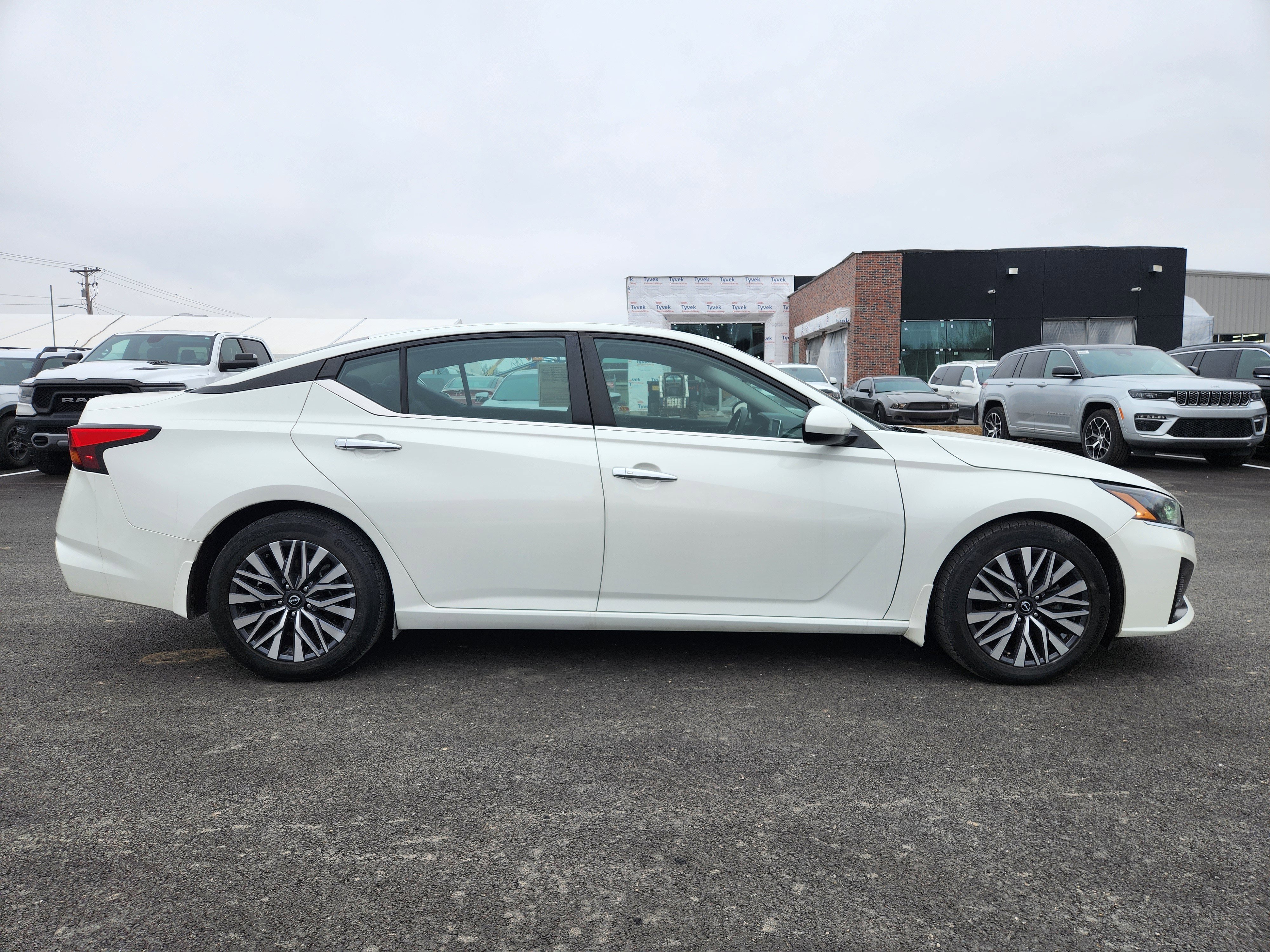 Used 2023 Nissan Altima 2.5 SV image 17