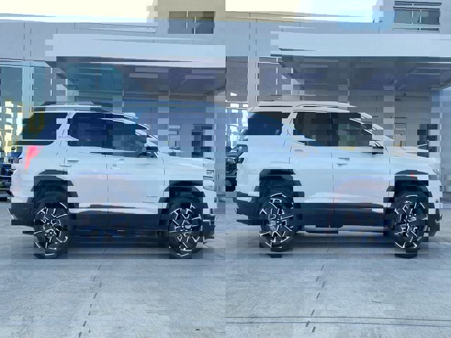 Used 2022 GMC Acadia SLT w/ Preferred Package image 10