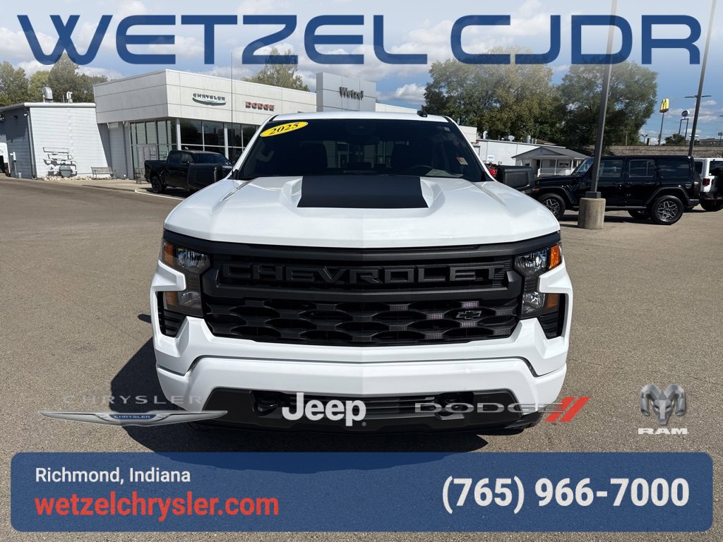 Used 2025 Chevrolet Silverado 1500 Custom image 2