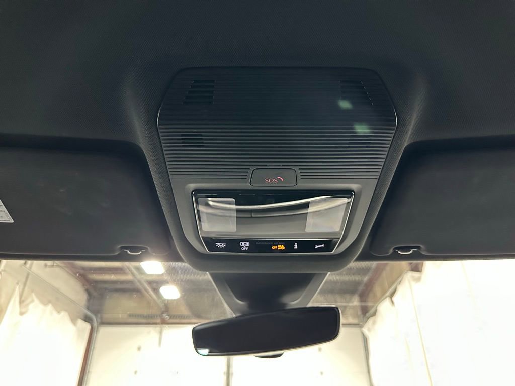 Used 2025 Volkswagen Atlas Cross Sport SE image 38