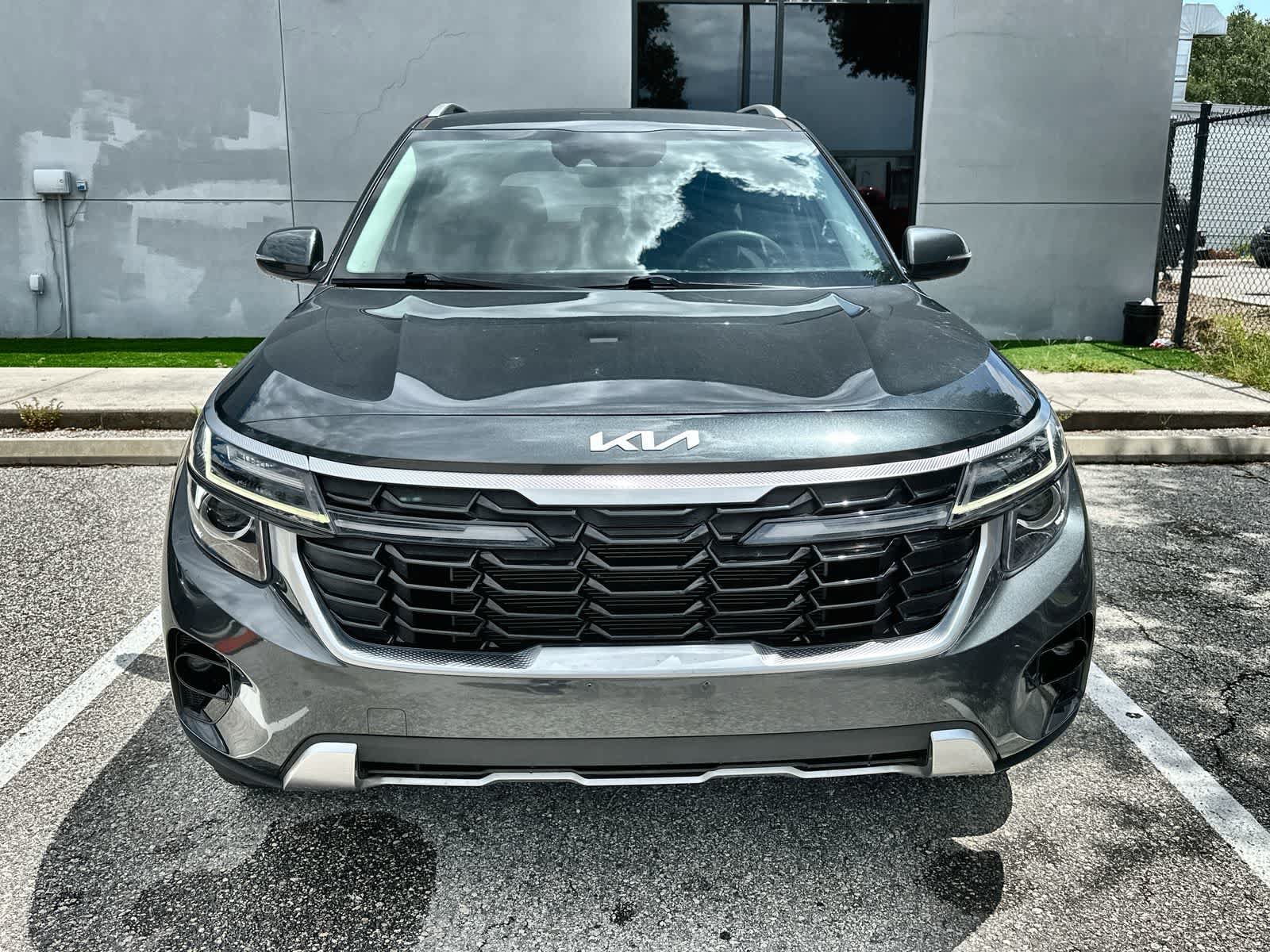 Used 2024 Kia Seltos EX FWD image 12