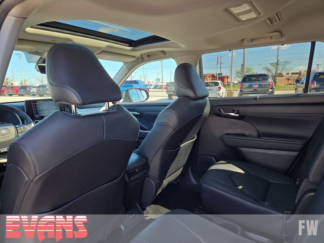 Used 2020 Toyota Highlander XLE image 25