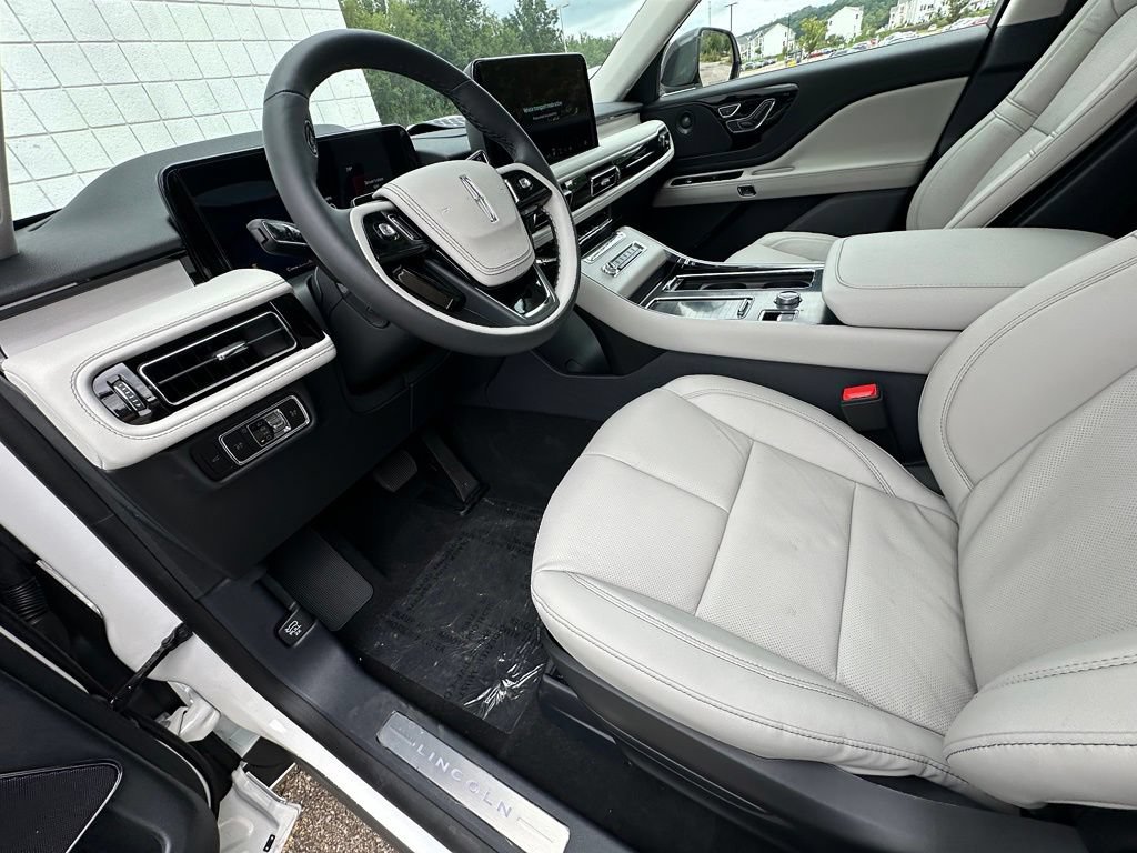 New 2026 Lincoln Aviator Reserve w/ Jet Appearance Package AWD/4WD image 15