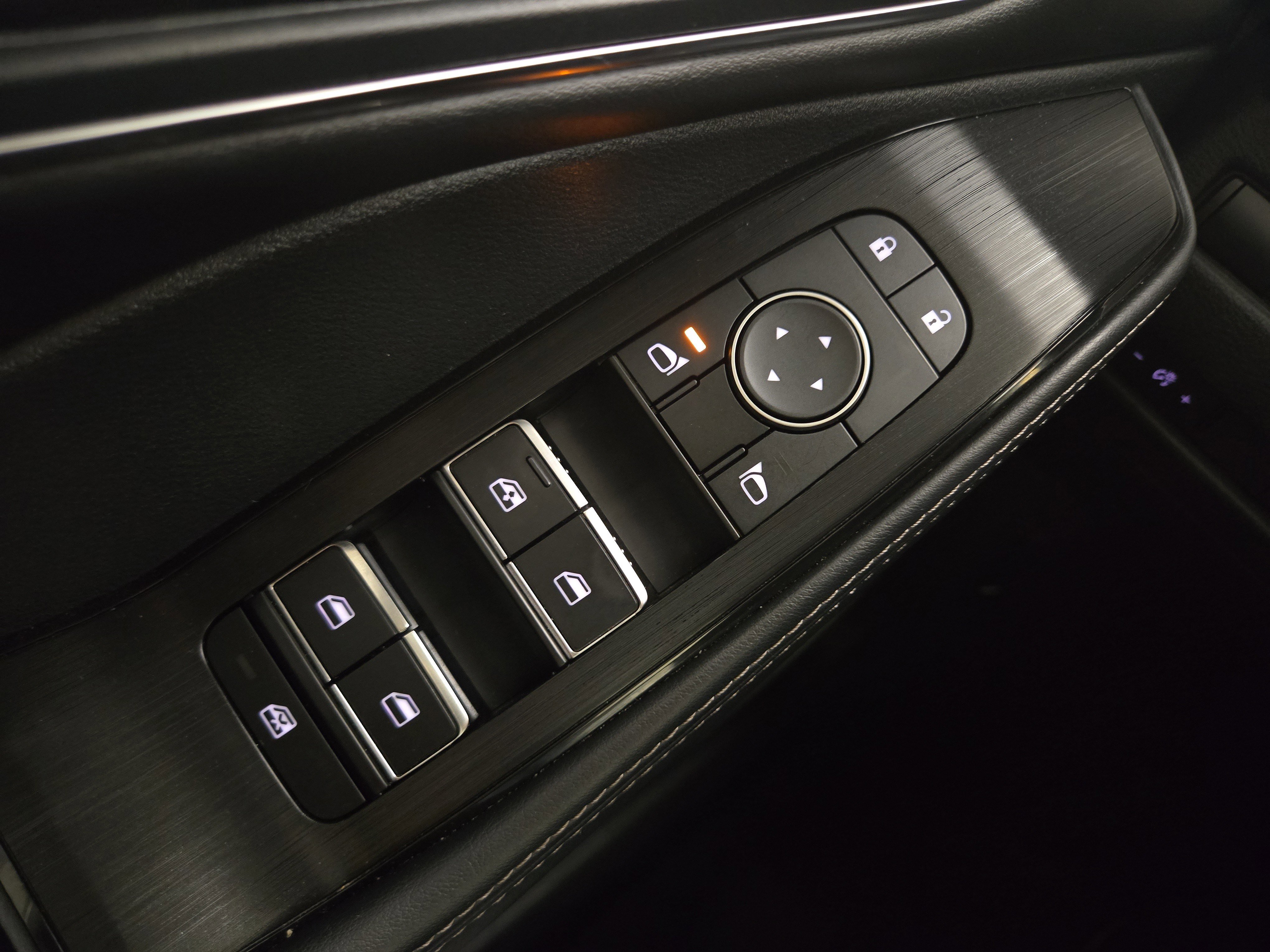 Used 2022 Nissan Rogue Platinum w/ Head-Up Display Package image 27