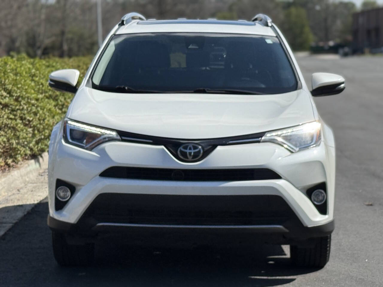 Used 2018 Toyota RAV4 Limited FWD image 4
