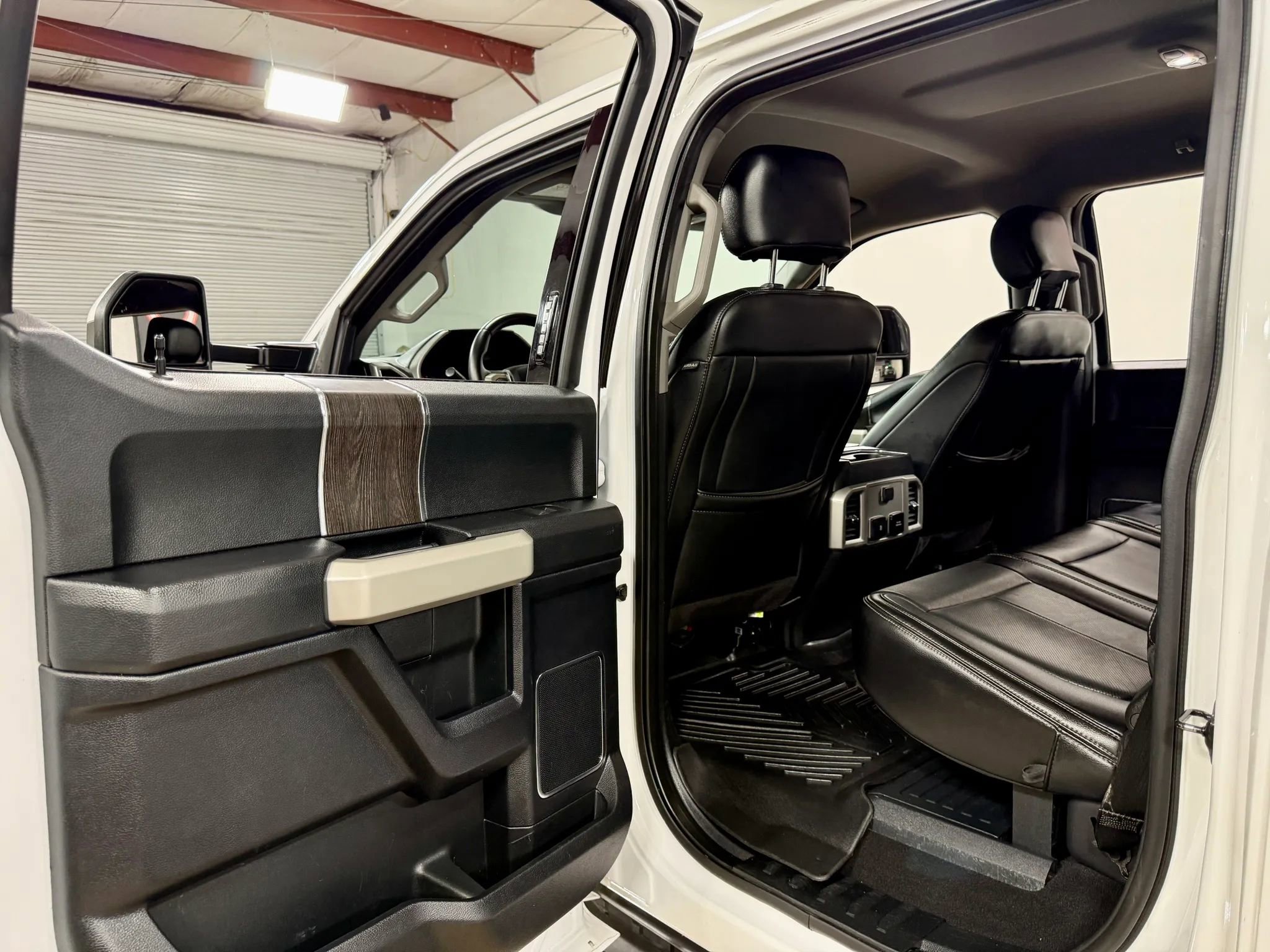 Used 2020 Ford F250 Lariat w/ Lariat Value Package AWD/4WD image 14