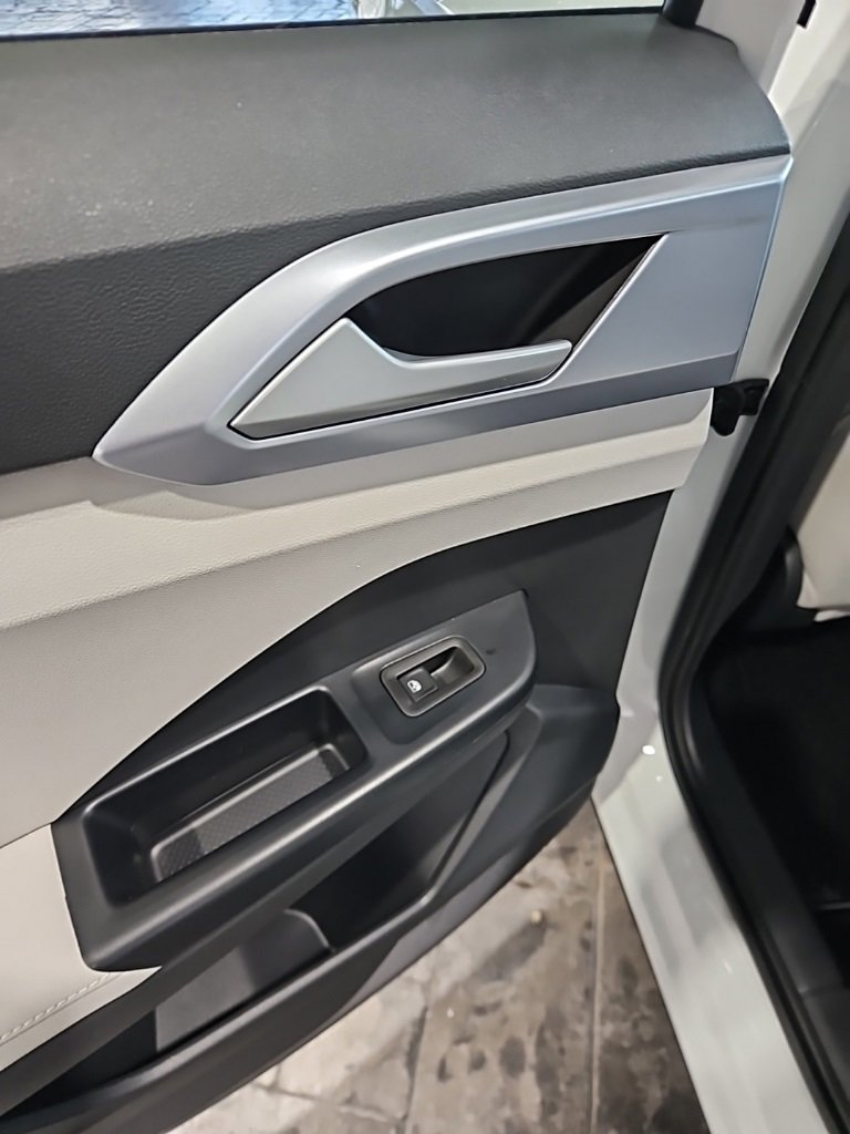 New 2026 Volkswagen Taos SE image 21