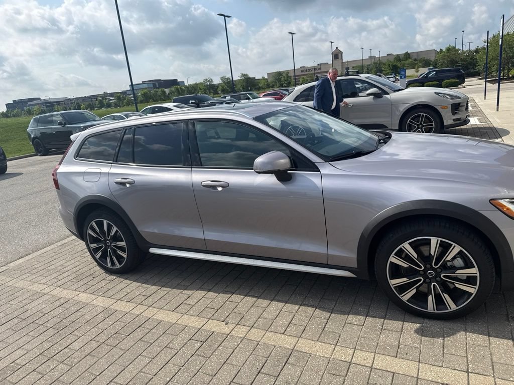 Used 2026 Volvo V60 B5 Cross Country Ultra w/ Climate Package AWD/4WD image 5