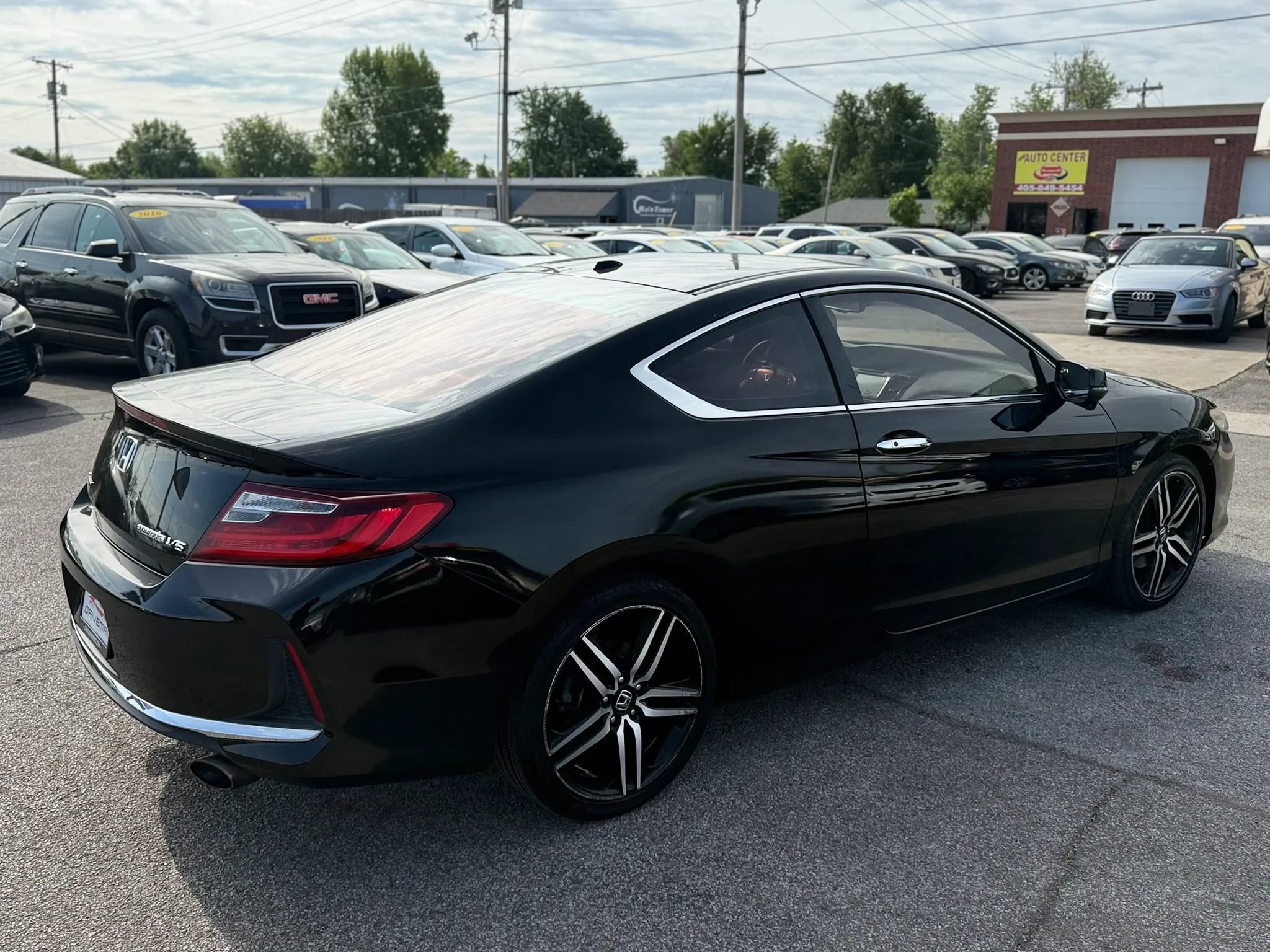 Used 2016 Honda Accord Touring image 6