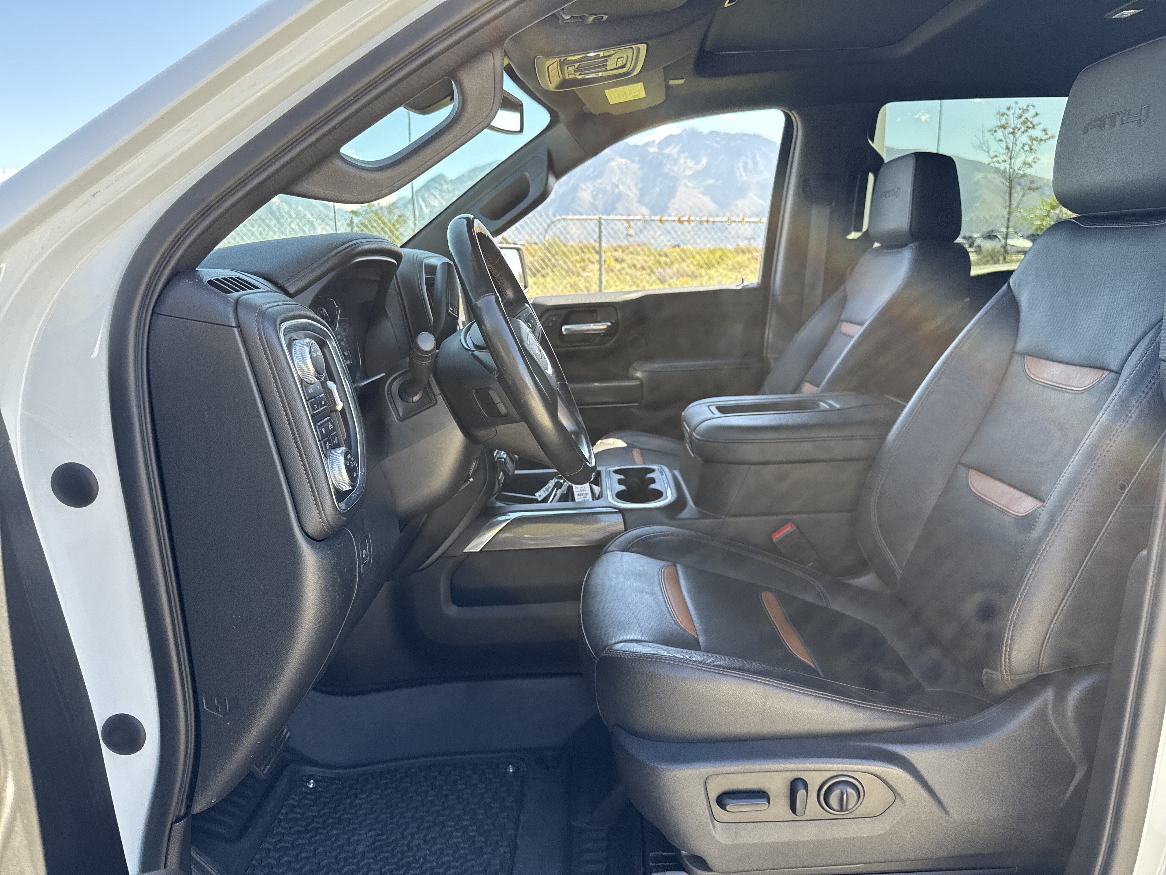 Used 2021 GMC Sierra 1500 AT4 w/ AT4 Preferred Package AWD/4WD image 14