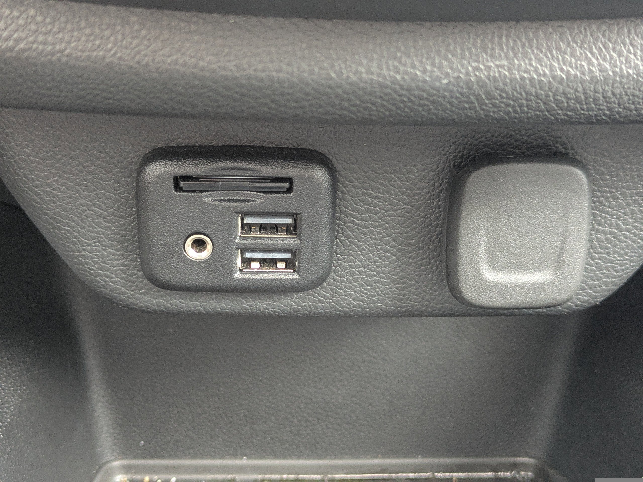 Used 2022 Chevrolet Traverse Premier w/ LPO, Floor Liner Package image 27