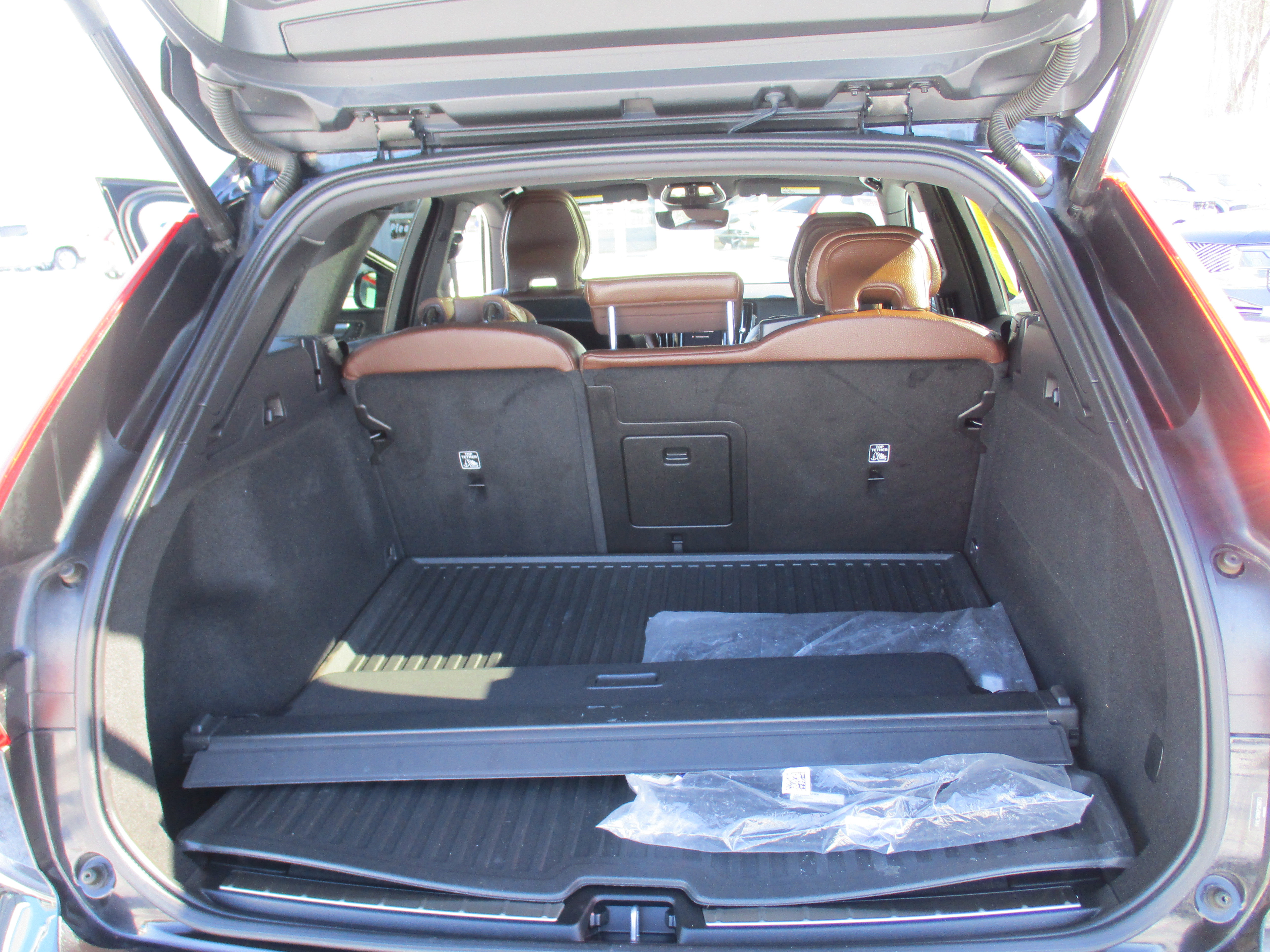 Certified 2023 Volvo XC60 B5 Plus image 14