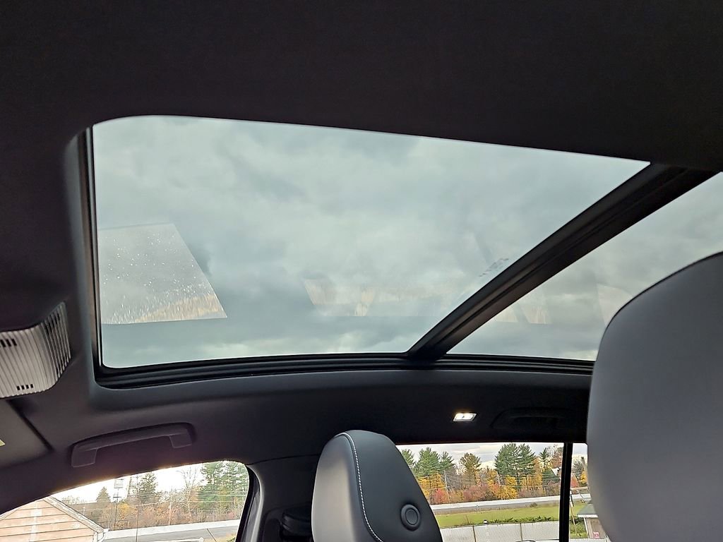 New 2026 Volkswagen Tiguan SE R-Line image 12