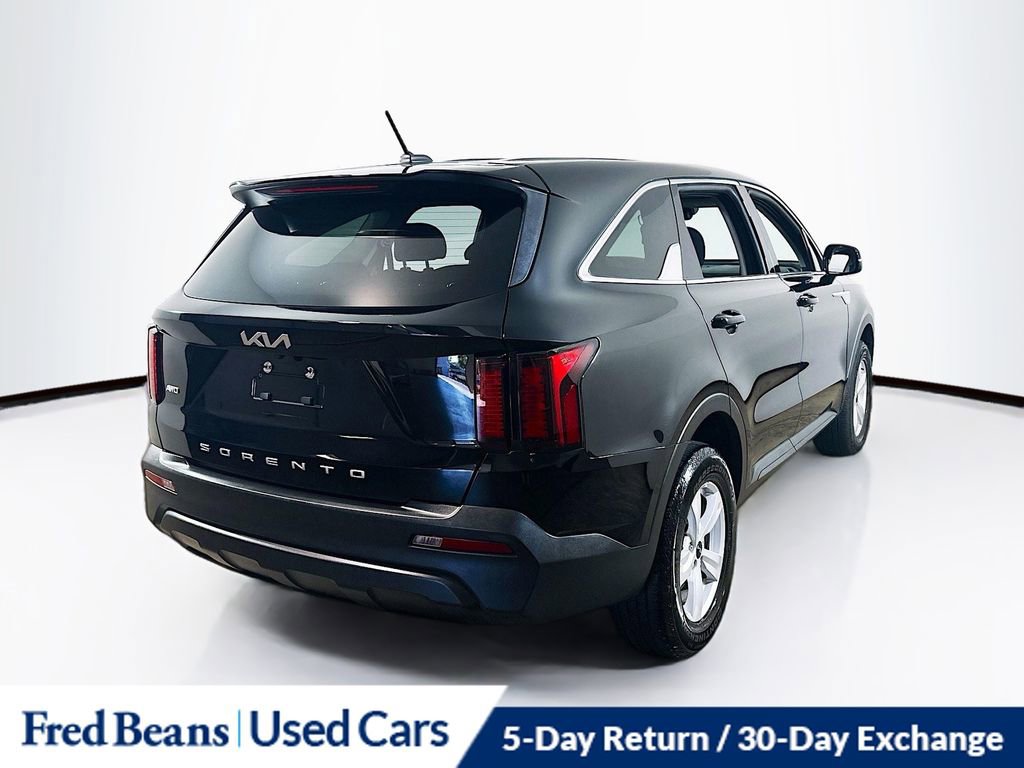 Used 2022 Kia Sorento LX image 11