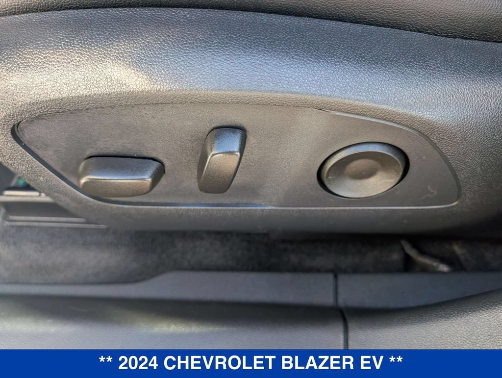 Used 2024 Chevrolet Blazer EV LT AWD/4WD image 13