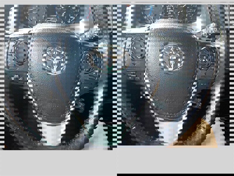 Used 2018 Toyota RAV4 XLE image 18