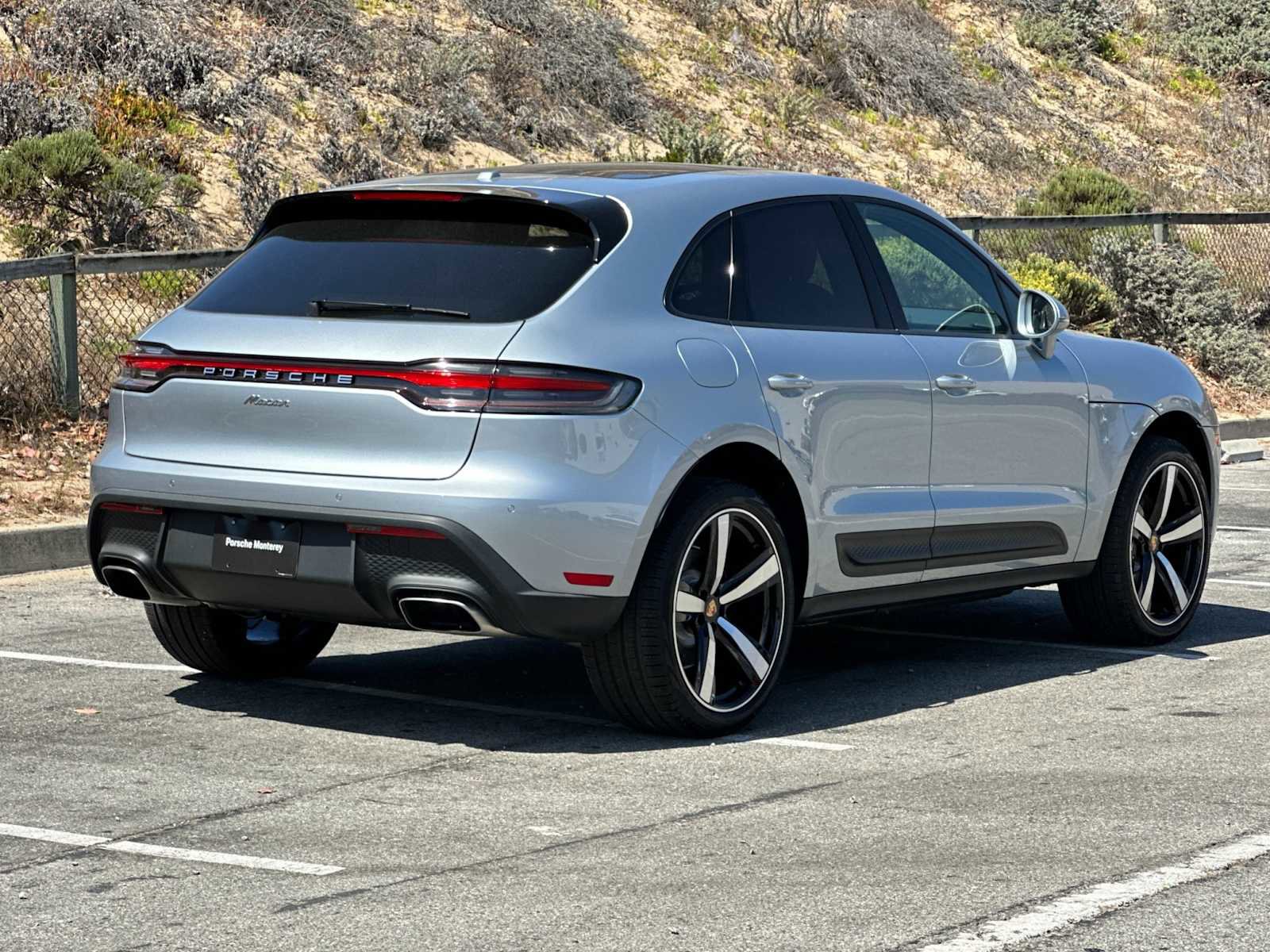 Certified 2024 Porsche Macan AWD/4WD image 7
