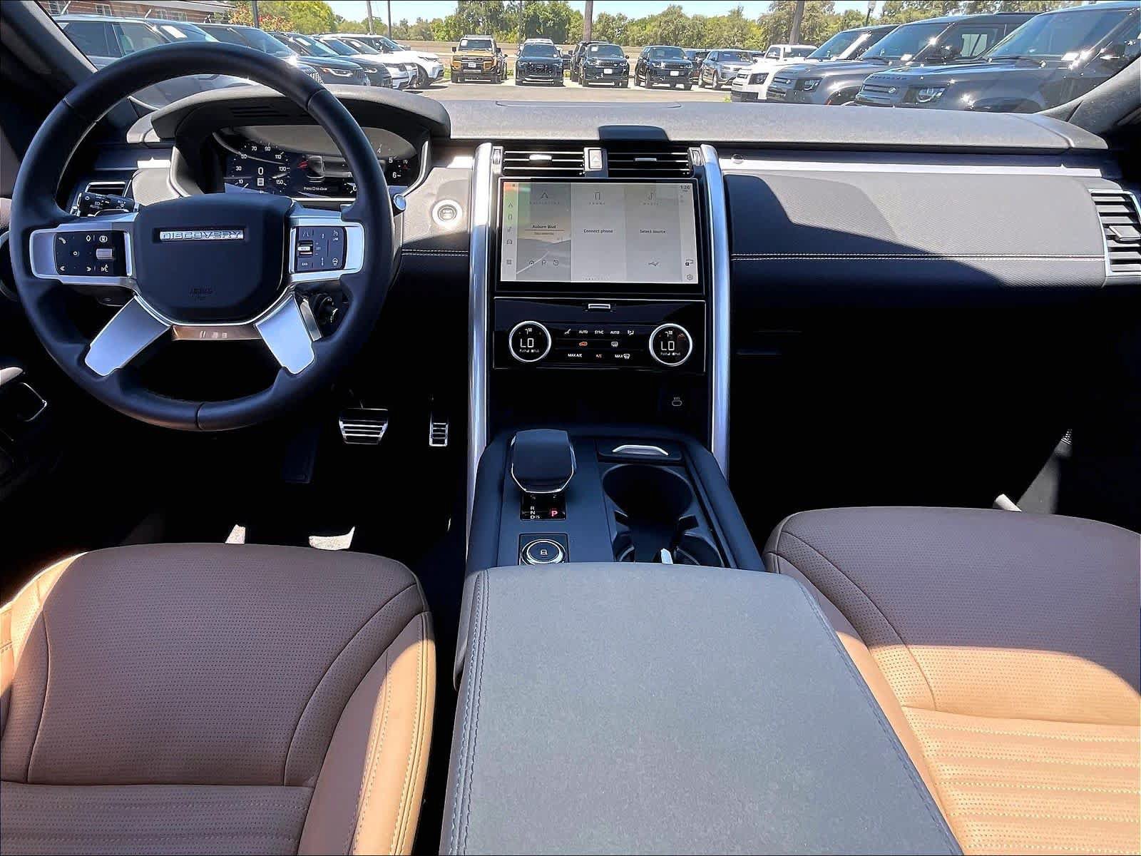 Used 2025 Land Rover Discovery Dynamic SE AWD/4WD image 15