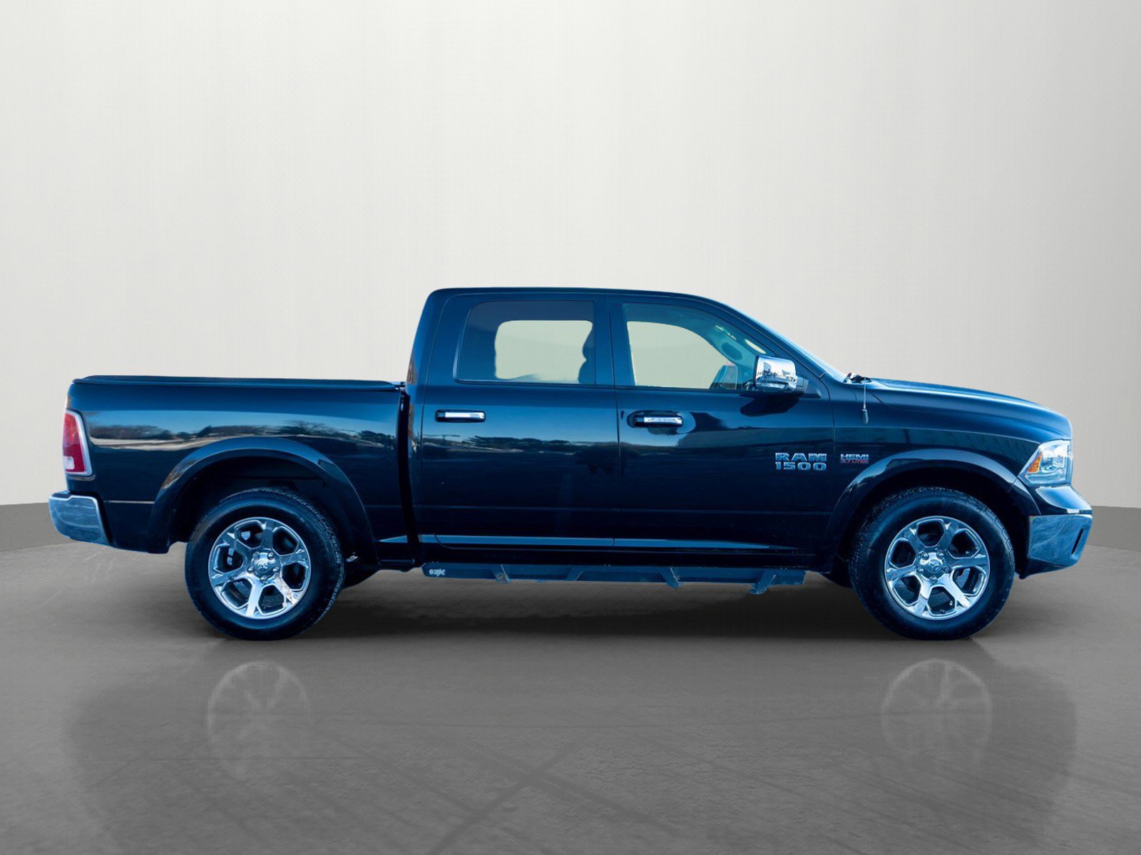 Used 2016 RAM 1500 Laramie w/ Convenience Group image 8