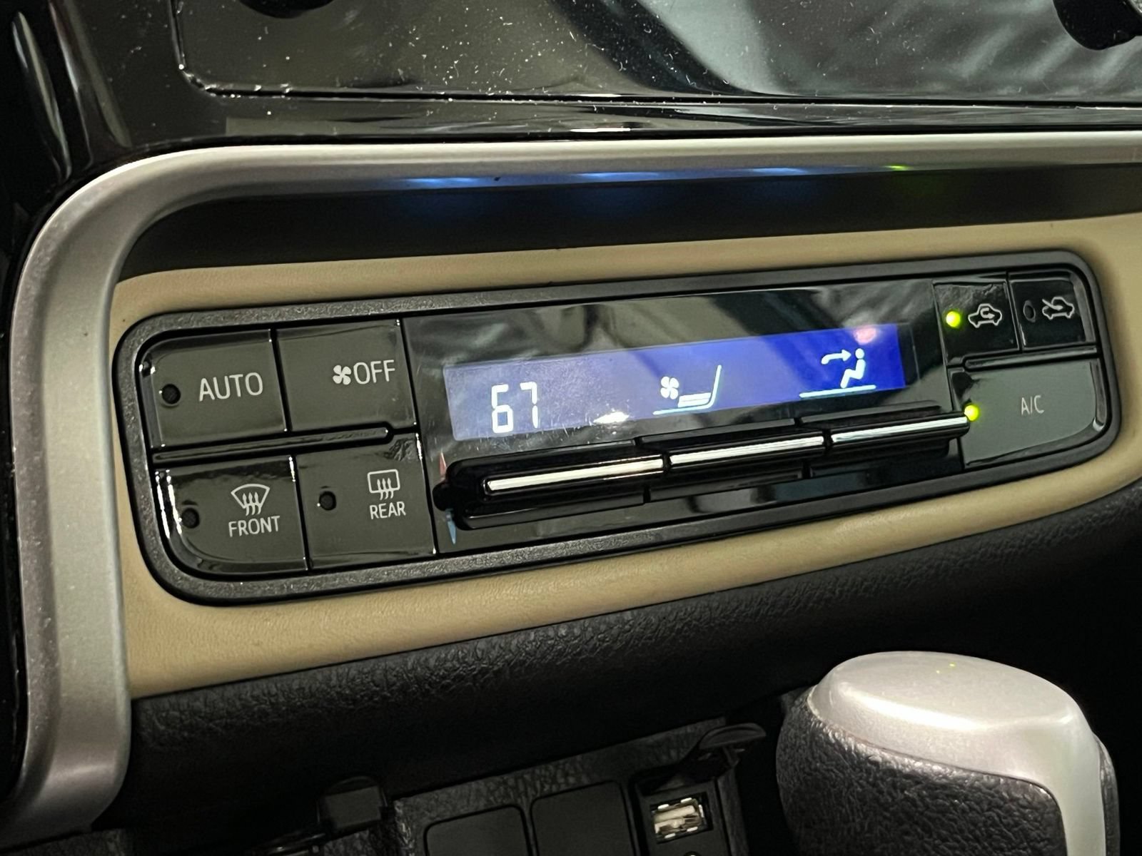 Used 2019 Toyota Corolla LE FWD image 21