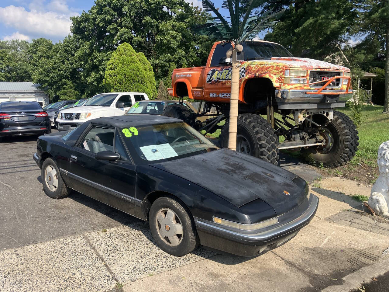 Used 1989 Buick Reatta Coupe FWD image 2