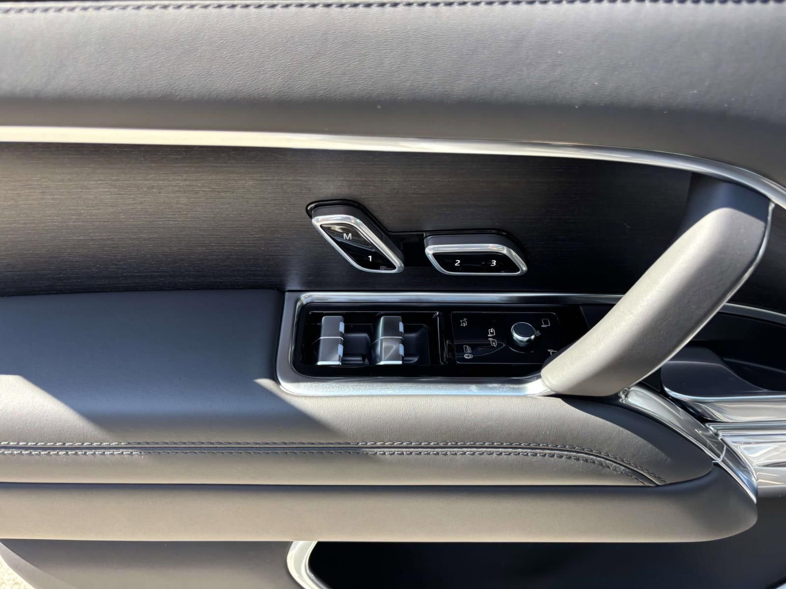 New 2025 Land Rover Range Rover SE image 12