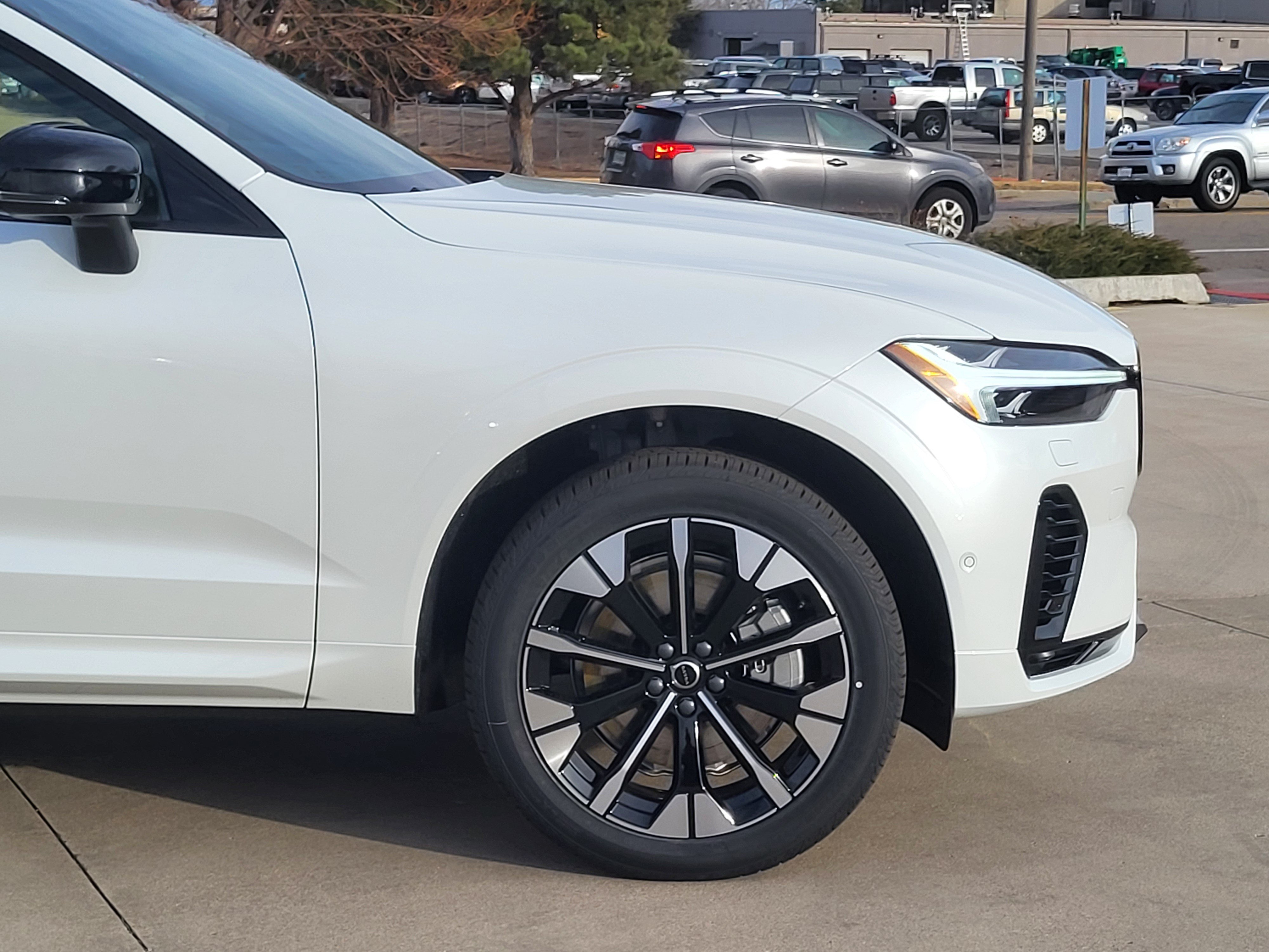 New 2026 Volvo XC60 T8 Plus w/ Climate Package AWD/4WD image 6
