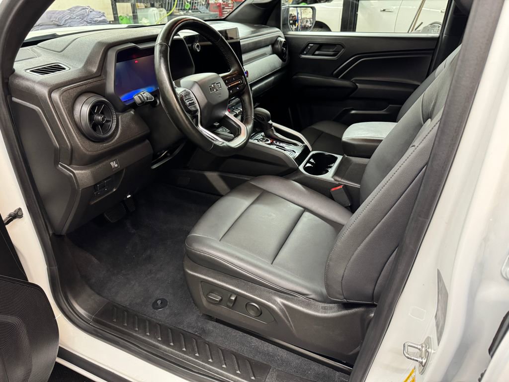Used 2025 Chevrolet Colorado Trail Boss image 13
